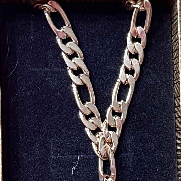 CHANEL Repurposed Gold Chain Necklace with Iconic Pendant - Picture 4 of 6